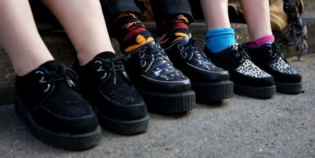 Come abbinare un paio di scarpe Creepers (FOTO)