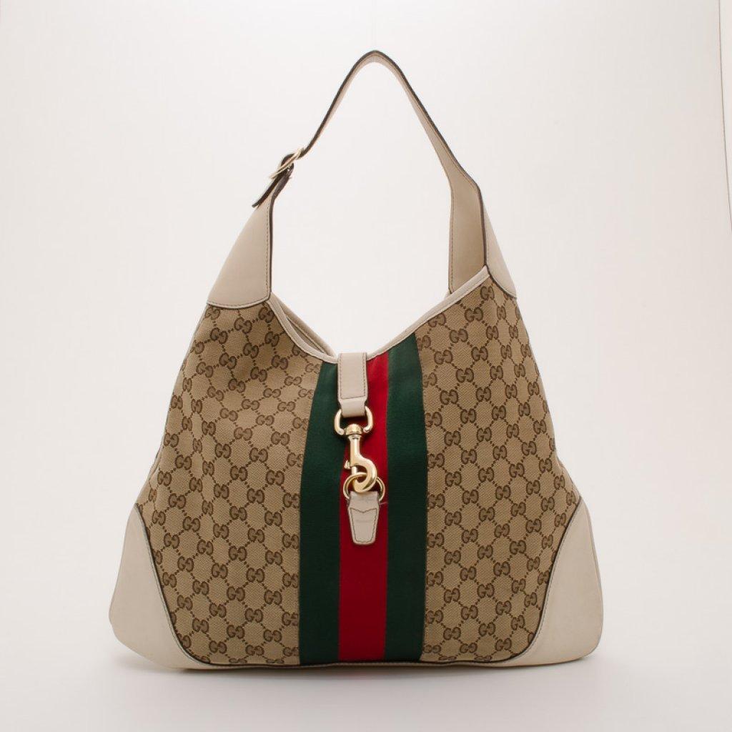credit photo: www.theluxurycloset.com